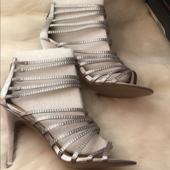 Escarpins Satin Lilas Pour La Victoire - Taille 8.5 US, Talons, Neufs Sans Boîte